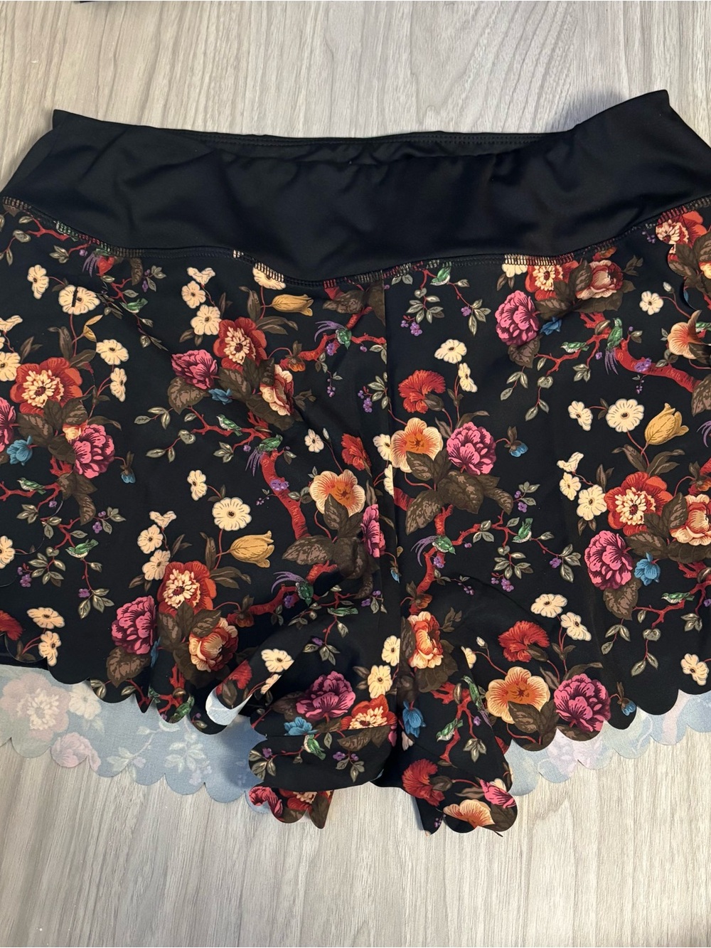 Tnuck Sport Scallop Performance Jersey Marisa Short. NWOT
